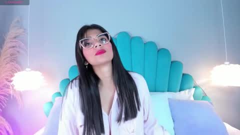 Alassia Hocthner online show from 11.08.25