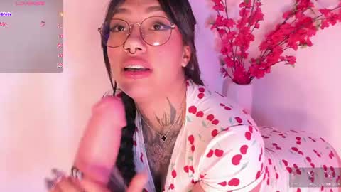 Snapshot of aleja_5 chatting on 06.19.26 Ale online show from 06.19.26