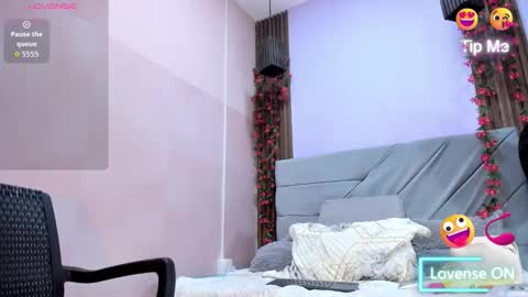 Snapshot of aleja_zaens chatting on 10.28.25 Alejandra Zaens online show from 10.28.25