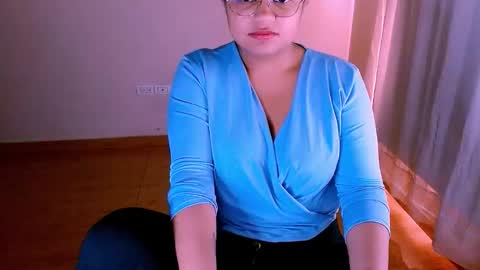 Snapshot of alejandra_conde chatting on 10.10.25 Alejandra online show from 10.10.25