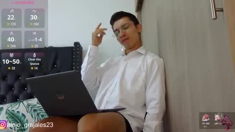 Snapshot of alejandro_g23 chatting on 10.03.25 Alejo online show from 10.03.25