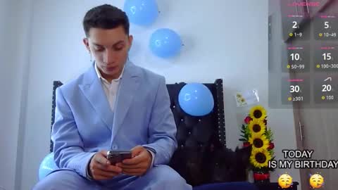 Snapshot of alejandro_g23 chatting on 10.16.25 Alejo online show from 10.16.25