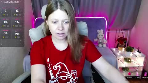 Snapshot of alekasamui chatting on 12.27.24 Aleksa online show from 12.27.24