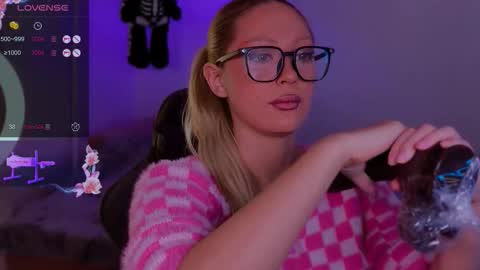 Snapshot of aleksacandy chatting on 11.11.25 aleksacandy online show from 11.11.25