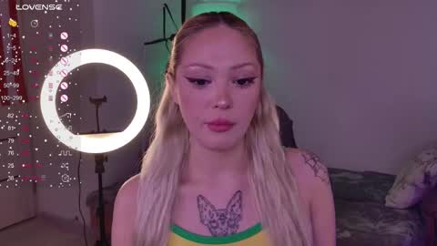 Snapshot of aleksacandy chatting on 12.21.25 aleksacandy online show from 12.21.25