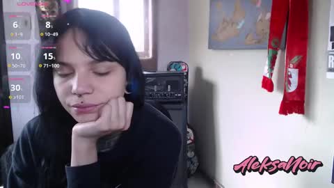 Snapshot of aleksanoir chatting on 03.10.25 AleksaNoir online show from 03.10.25