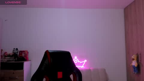 Snapshot of alessandramoreli chatting on 04.25.26 AlessandraMoreli Its my birthday online show from 04.25.26