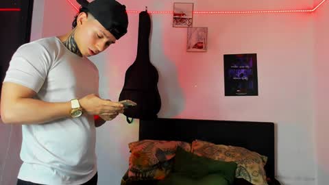Snapshot of alessandro_wolf chatting on 12.08.24 Alessandro online show from 12.08.24