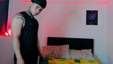 Snapshot of alessandro_wolf chatting on 02.01.25 Alessandro online show from 02.01.25