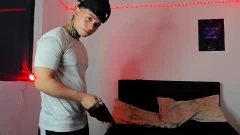 Snapshot of alessandro_wolf chatting on 02.13.25 Alessandro online show from 02.13.25