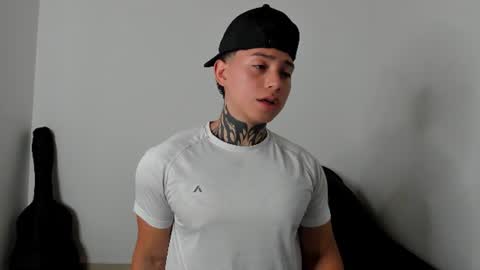 Snapshot of alessandro_wolf chatting on 06.18.26 Alessandro online show from 06.18.26