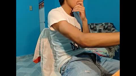 Snapshot of alessandrodmv chatting on 10.02.25 alessandrodmv online show from 10.02.25