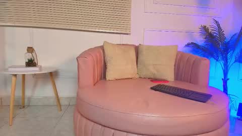 Alejandra  online show from 10.18.25