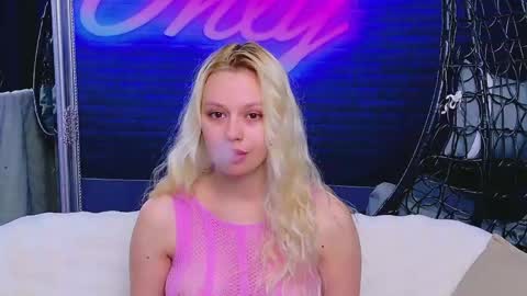 Snapshot of alessiacroft chatting on 05.26.26 alessiacroft online show from 05.26.26