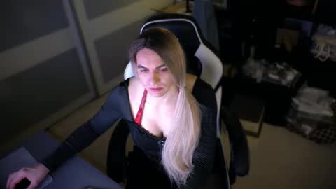 Leyla Leg online show from 04.06.26