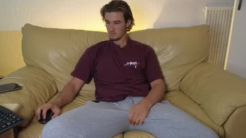 Alex83530 online show from 10.21.25