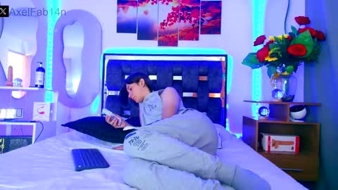 sneider online show from 01.25.25