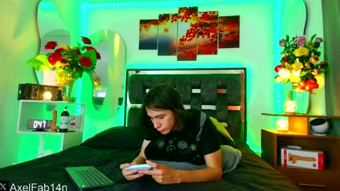 sneider online show from 02.18.25