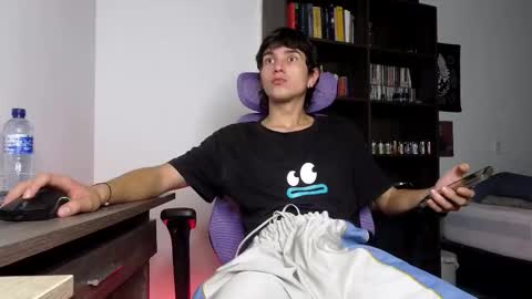 Snapshot of alex_connorr chatting on 11.18.25 alex_connorr online show from 11.18.25