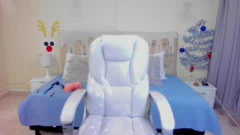 Snapshot of alex_cute77 chatting on 12.02.24 alex online show from 12.02.24