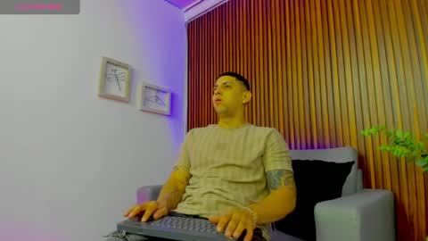 Snapshot of alex_cute77 chatting on 04.22.26 alex online show from 04.22.26