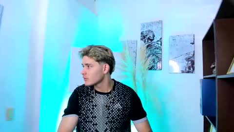 Snapshot of alex_pierce_ chatting on 05.06.26 Alex online show from 05.06.26