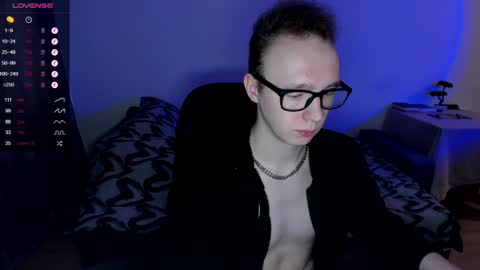 Snapshot of alex_silent chatting on 12.08.24 alex_silent online show from 12.08.24