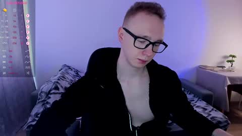 Snapshot of alex_silent chatting on 03.04.25 alex_silent online show from 03.04.25