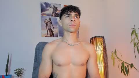 Snapshot of alex_zt7 chatting on 06.20.26 x online show from 06.20.26