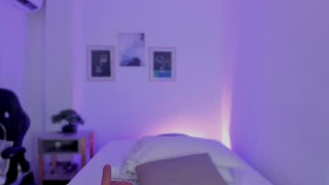 Alexa Millers online show from 02.05.25