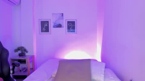 Alexa Millers online show from 02.08.25