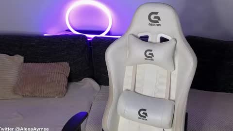 Snapshot of alexaaimee chatting on 03.02.26 Alexa online show from 03.02.26