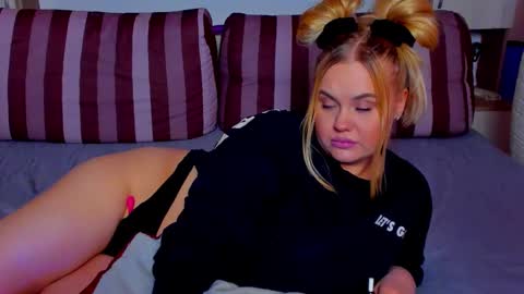 Snapshot of alexalavibes chatting on 04.14.26 AlexaLaVibes online show from 04.14.26