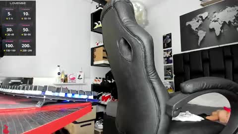 Snapshot of alexanderwalke chatting on 03.10.25 Alexander online show from 03.10.25