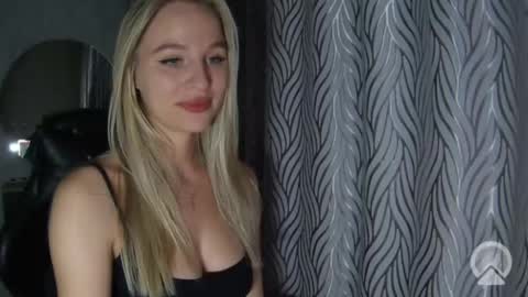 Snapshot of alexandmonika chatting on 09.21.25 AlexAndMonika online show from 09.21.25