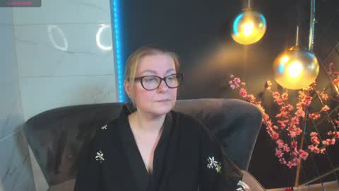 Snapshot of alexandra_kind chatting on 12.20.24 Alexandra online show from 12.20.24