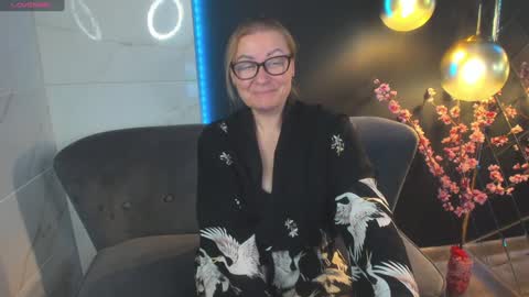 Snapshot of alexandra_kind chatting on 12.22.24 Alexandra online show from 12.22.24