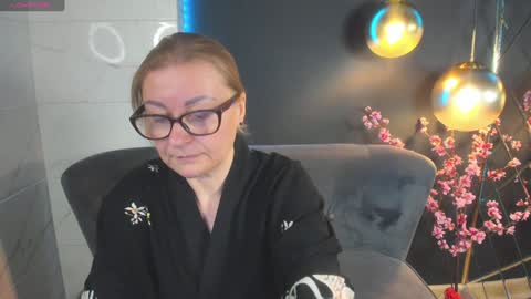 Snapshot of alexandra_kind chatting on 12.24.24 Alexandra online show from 12.24.24