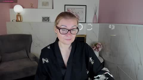 Snapshot of alexandra_kind chatting on 12.26.24 Alexandra online show from 12.26.24