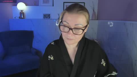 Snapshot of alexandra_kind chatting on 01.04.25 Alexandra online show from 01.04.25