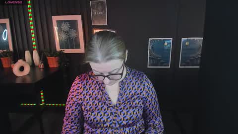 Snapshot of alexandra_kind chatting on 03.05.25 Alexandra online show from 03.05.25