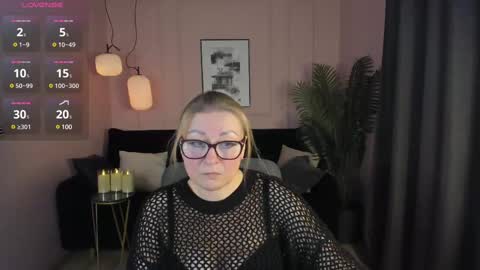 Snapshot of alexandra_kind chatting on 03.11.25 Alexandra online show from 03.11.25