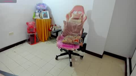 Alexandra Independent model online show from 10.07.25