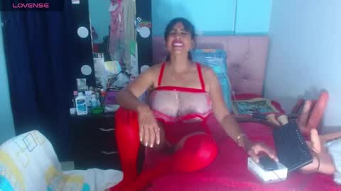 Snapshot of alexaqueenn chatting on 05.16.26 alexaqueenn online show from 05.16.26