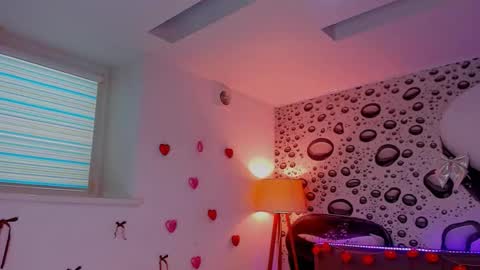 Snapshot of alexawilds chatting on 02.04.26 AlexaWilds online show from 02.04.26