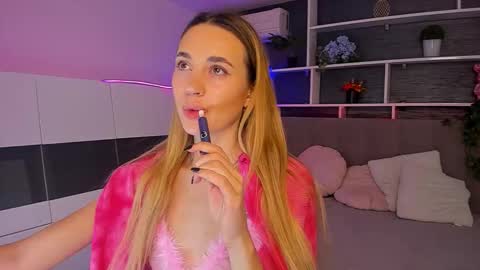 Snapshot of alexawilds chatting on 02.15.26 AlexaWilds online show from 02.15.26