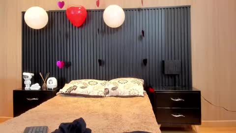 Alexiaa  Online 1430 to 2100 GMT-5 online show from 02.23.25