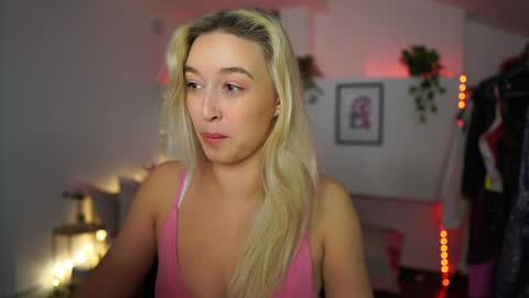 Snapshot of alexis___texas chatting on 12.01.24 Alexis Texas online show from 12.01.24