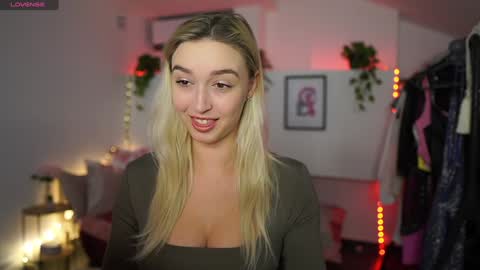 Snapshot of alexis___texas chatting on 12.03.24 Alexis Texas online show from 12.03.24