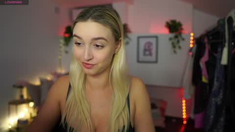 Snapshot of alexis___texas chatting on 12.03.24 Alexis Texas online show from 12.03.24